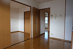 ロザージュII 2階2DKのリビング/ダイニング