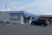 コンビニ「ローソン野洲市三宅店まで226m」