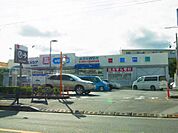 ウエルシア足立島根店（449m）