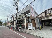 コモディイイダ 舎人店（377m）