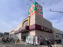 ライフ 扇大橋駅前店（131m）