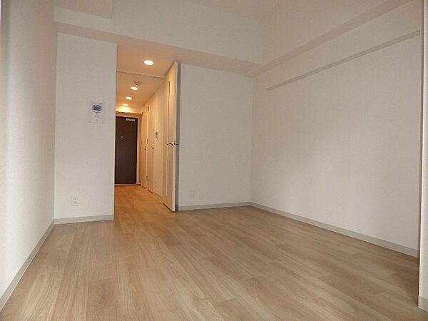 画像7:階によって床と建具の色が変わります