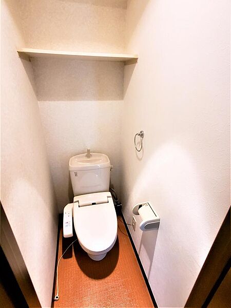 画像18:トイレは温水洗浄機能付きです。