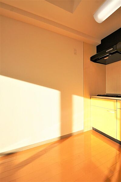 画像12:キッチン横に冷蔵庫を設置できます。
