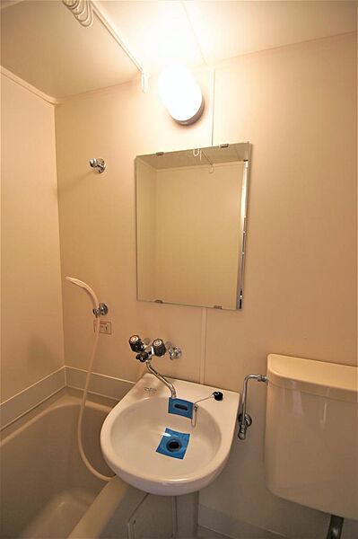 画像18:洗面台はうれしい鏡付きです。
