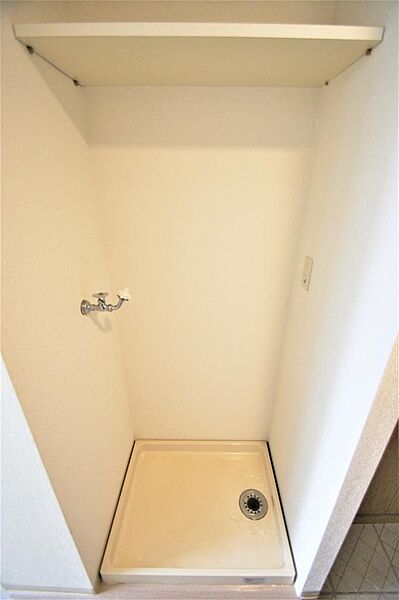 画像17:室内洗濯機置き場、防水パンは備え付けです。
