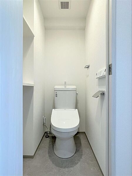 画像13:トイレは温水洗浄機能付きです。