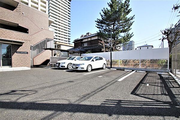画像28:敷地内駐車場、空き状況要確認。