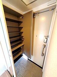玄関横のシューズボックス