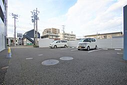 敷地内平置き駐車場、空き状況要確認。