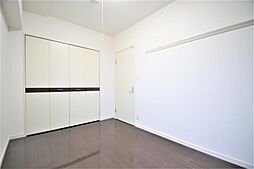 洋室６．３帖、照明器具は備え付けです。