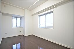 洋室６．３帖、照明器具は備え付けです。