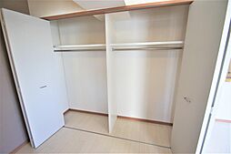 洋室5帖にあるクローゼット。