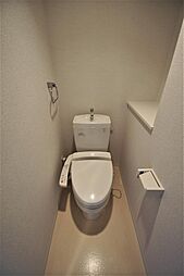 トイレは人気の温水洗浄機能付きです。