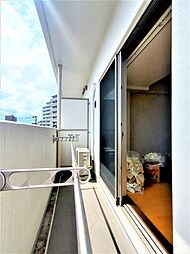 バルコニーは広く開放的です。