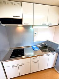 2口IHコンロ付きシステムキッチン、収納も充実しております。