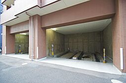 機械式駐車場、空車状況要確認。