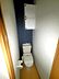 トイレ：トイレは温水洗浄機能付きです。
