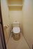 トイレ：トイレは温水洗浄便座機能付き。