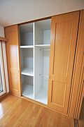 大きなクローゼットは沢山収納できます。