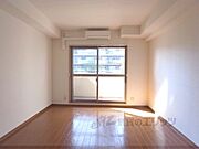 キレイなフローリングのお部屋です。
