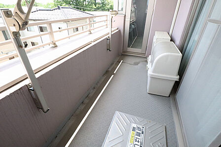 幅広バルコニー　風通しが良く洗濯物が良く乾きます♪
