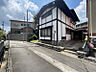 その他：前面道路と土地全景(北東から)