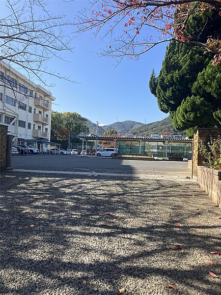 画像16:松ヶ江中学校(1、080m)