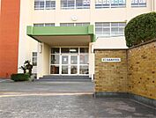 水巻町立水巻南中学校（685m）