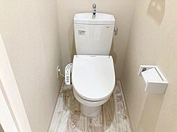 トイレは、温水洗浄便座付きです。