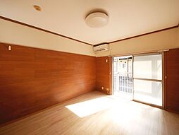 リバプールカルテットA 102 1階1Kのリビング/ダイニング