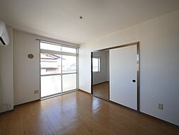 クリエイティブフォー 201 2階2DKのリビング/ダイニング