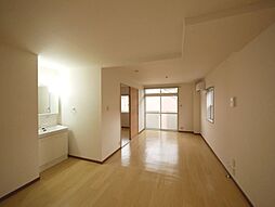 ロイヤルヒルズ 206 2階1LDKのリビング/ダイニング