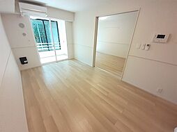 リヴァーサイド・フィオーレ　I 102 1階1LDKのリビング/ダイニング