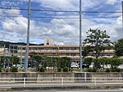 鳥栖市立麓小学校（841m）