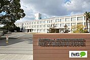 高校「国立明石工業高等専門学校まで731m」