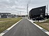 外観：交通量少なめで見通しの良い前面道路です。