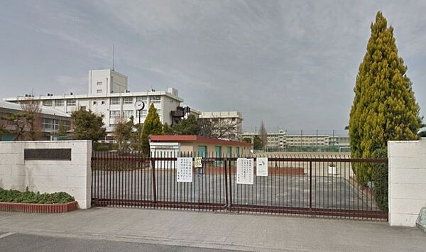 画像21:摂津市立第三中学校(中学校)まで422m