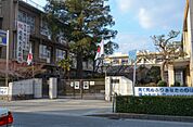 茨木市立養精中学校(中学校)まで332m