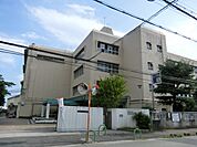 茨木市立三島中学校(中学校)まで762m