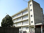 茨木市立平田中学校(中学校)まで647m