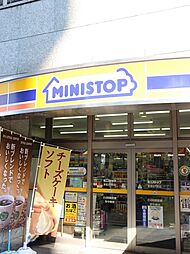 【コンビニエンスストア】ミニストップ 新宿左門町店まで697ｍ