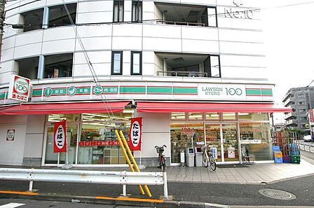 ローソンストア100 足立区鹿浜店 毎日のあなたの献立を、あの手この手で応援する「献立応援コンビニへ」がコンセプト。ローソングループオリジナル商品も充実。(130m)