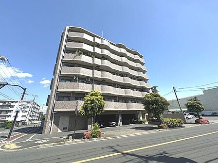 「北綾瀬」駅徒歩8分、1996年築、鉄筋コンクリート造8階建て