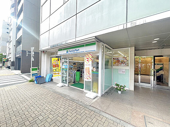 ファミリーマー...