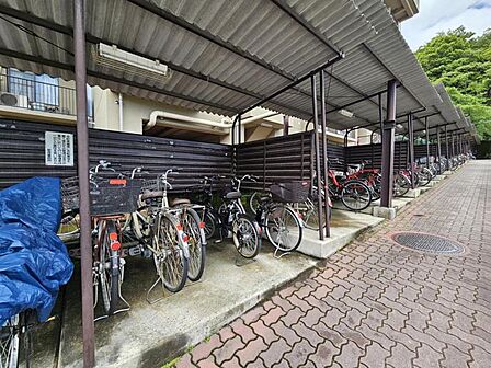 屋根のある駐輪場はうれしいですね