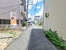 その他：車の通り抜けの少ない静かな道になっており、車の入出庫も容易に出来て、お子様が近所で遊んでいても安心ですね。