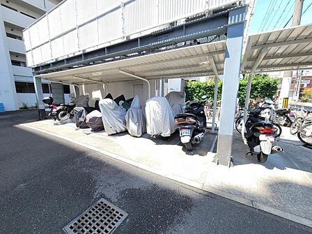 ゆったり置けるバイク置き場です☆