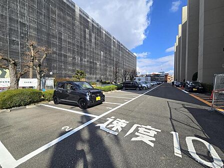ゆったりとした敷地内駐車場で駐車もらくらく!