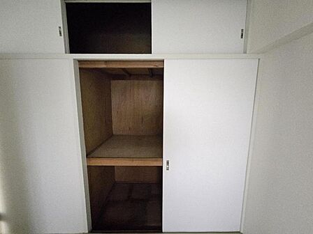 納戸5.3帖:大きな押入で寝具類もすっきり☆
